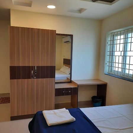 Grk Residency Hotel Gūduvāncheri Zewnętrze zdjęcie